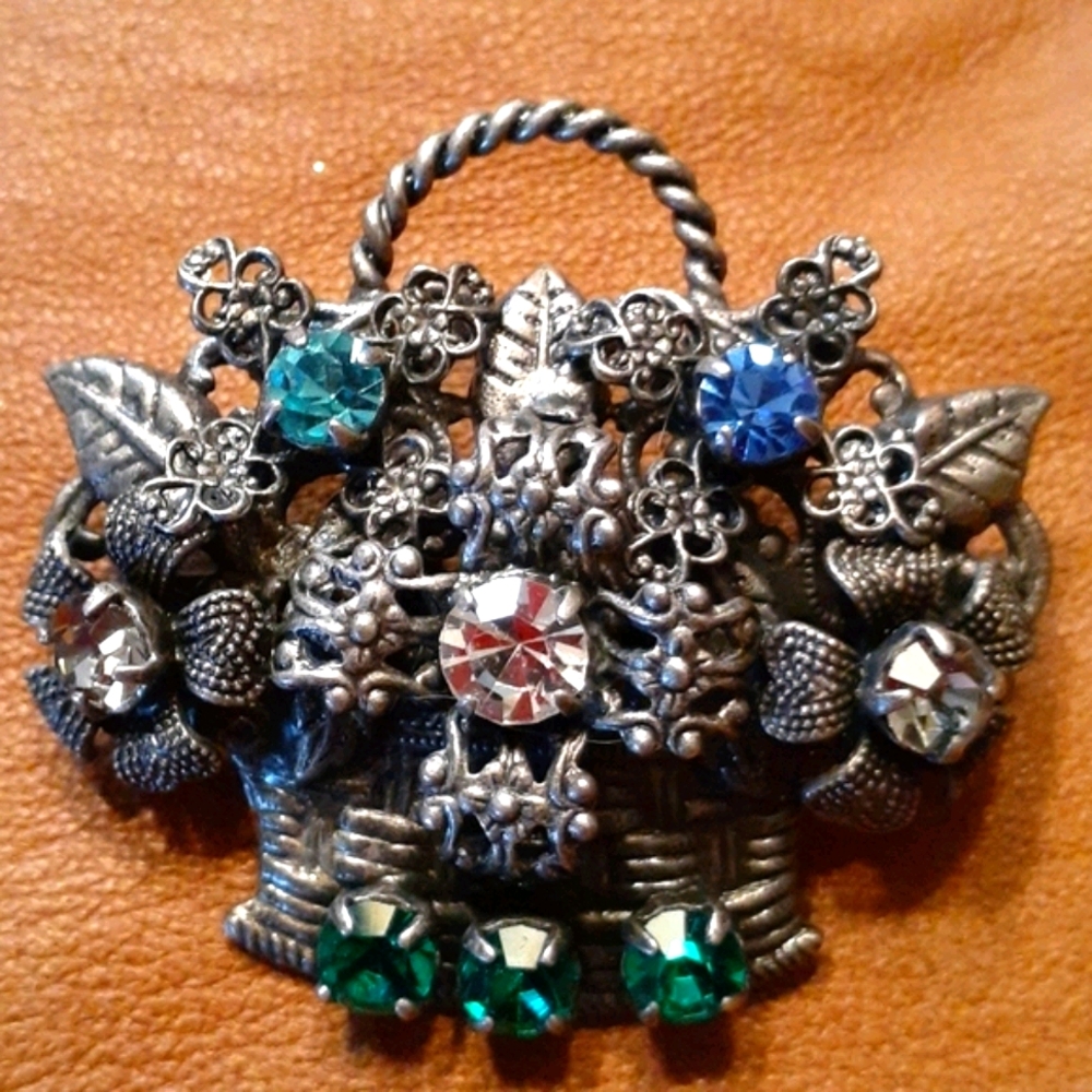 Quality Brooches - image 3